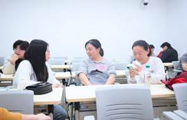 参与访问学者交流讨论